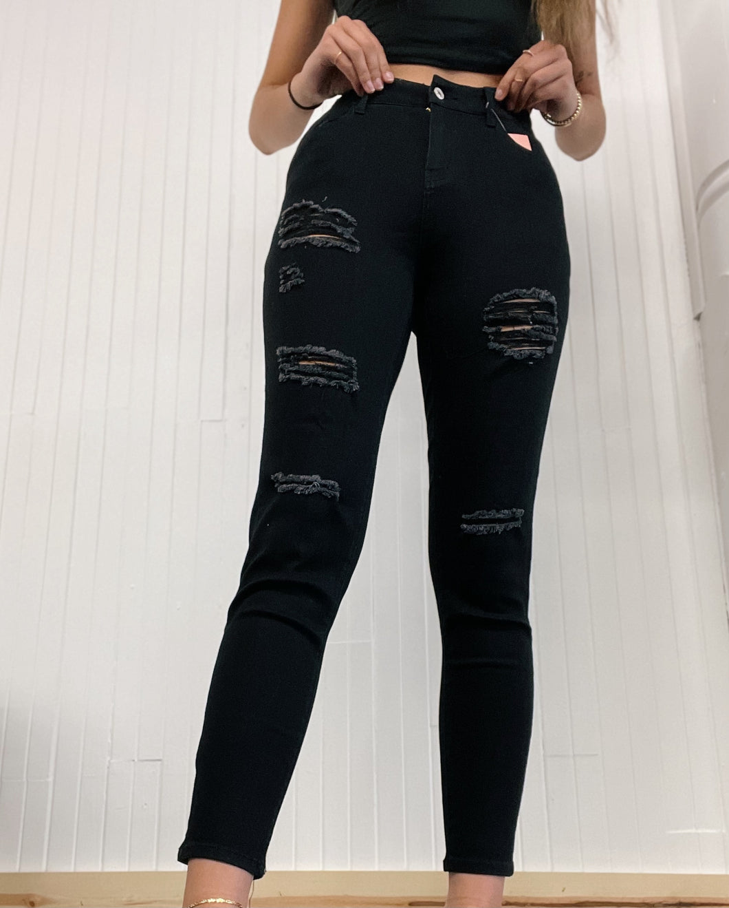 BLACK DESTROYED JEANS